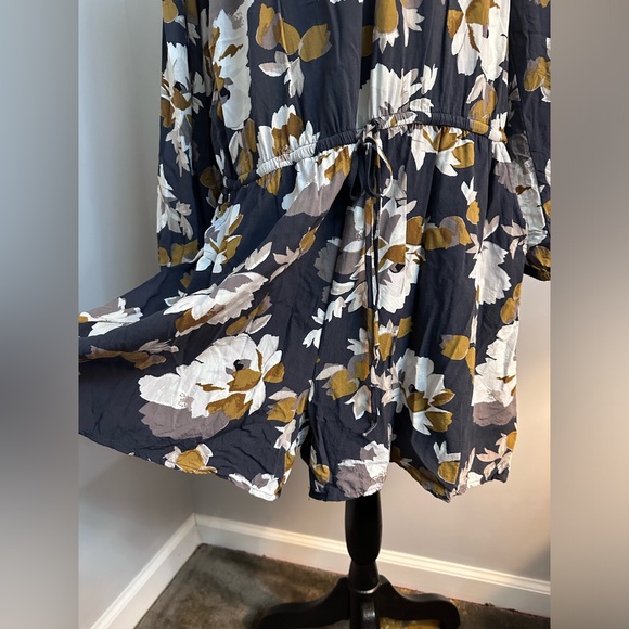 🌿 Old Navy Long Sleeve Floral Leaf Romper (Size XL, Pre-Loved) 🌿 - Picture 3 of 10